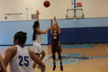 Winnik Strikes Late as Spartans Grind out 52-50 Win at Molloy